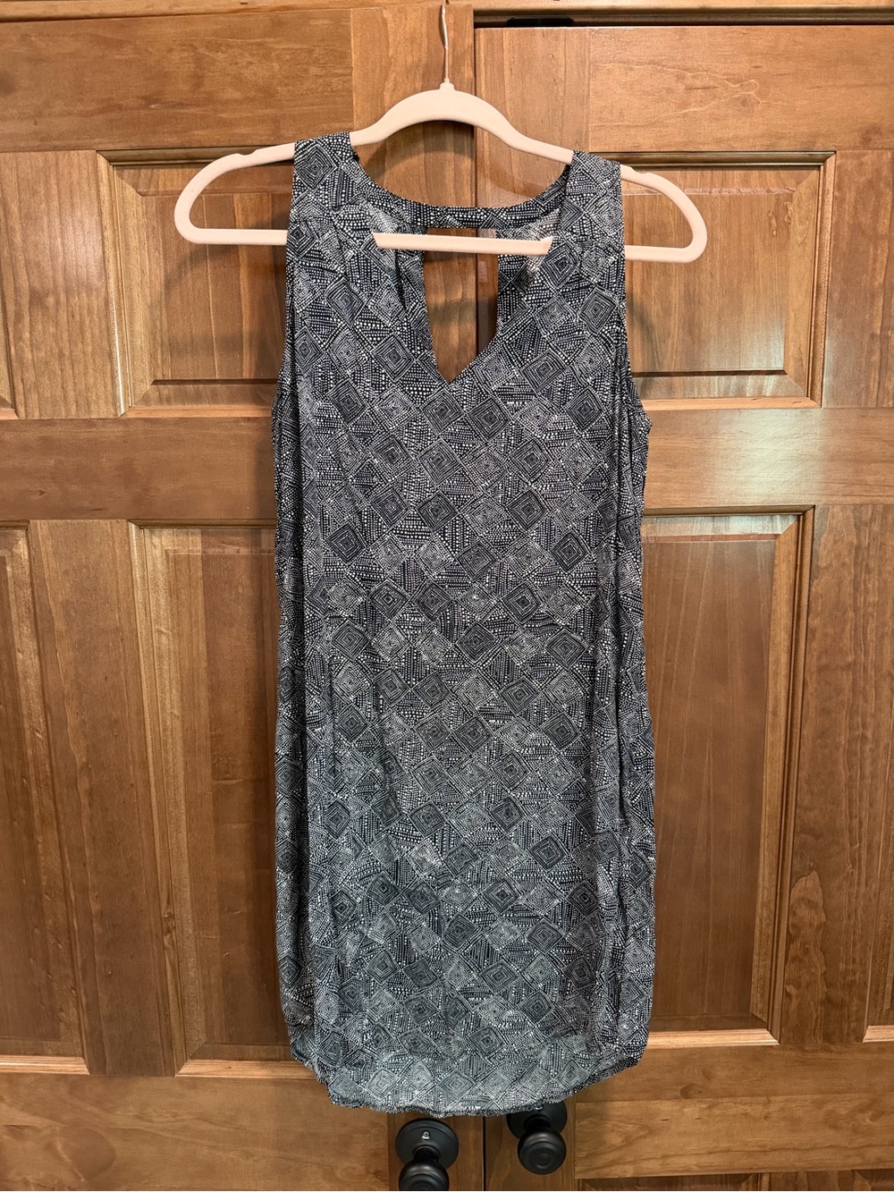 Old Navy Sleeveless Black & White Patterned V-Neck Swing Dress, Size Small
